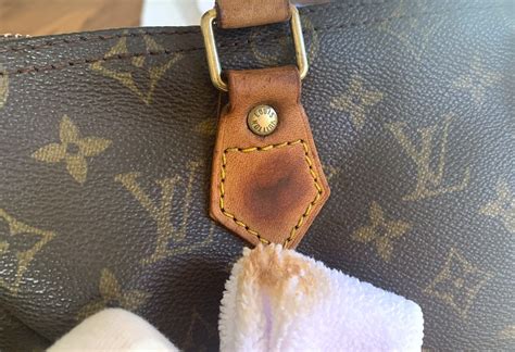 come pulire lucchetto louis vuitton|How to Clean a Louis Vuitton Bag: Your .